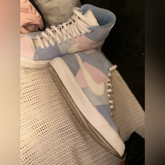 Like NEW Mens Size 8 Nike Blazer Royal- Easter 2018 Hightops - Picture 9 of 14